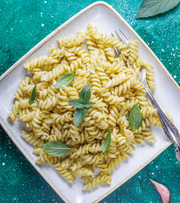 Massa integral com molho pesto caseiro