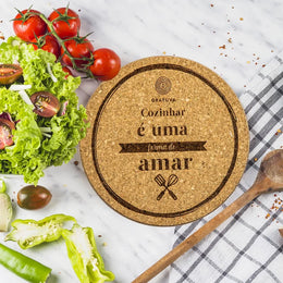 Base de Cortiça Personalizada- Cozinhar é uma forma de amar